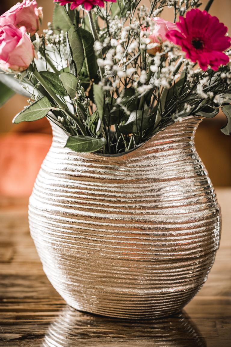 Bauchige Vase in Silber aus Metall