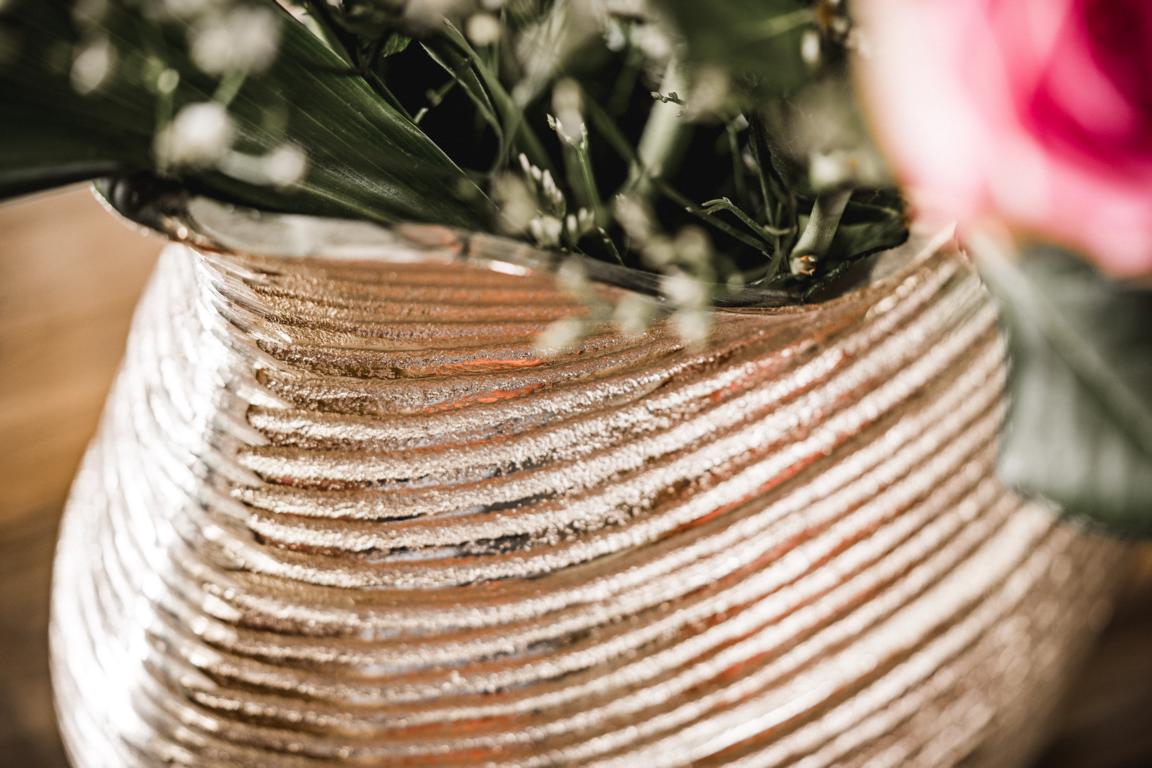 MN_Ambiente_20_09_2021-00030 Bauchige Vase in Silber aus Metall