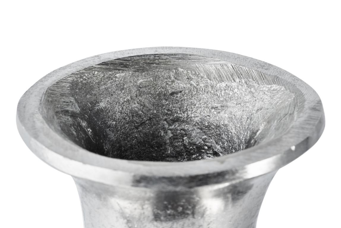 Vase-gross-07 Runde Vase in Silber aus Metall