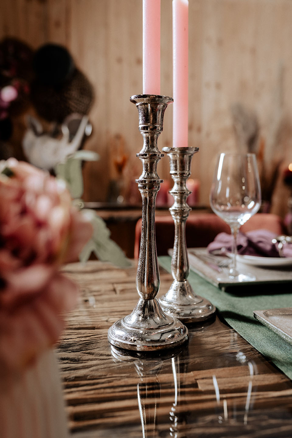 KATHRIN_BARNETZKE_Noll-19112022-Ambiente-30 Kerzenständer Silber für Stabkerzen aus Metall 2er Set