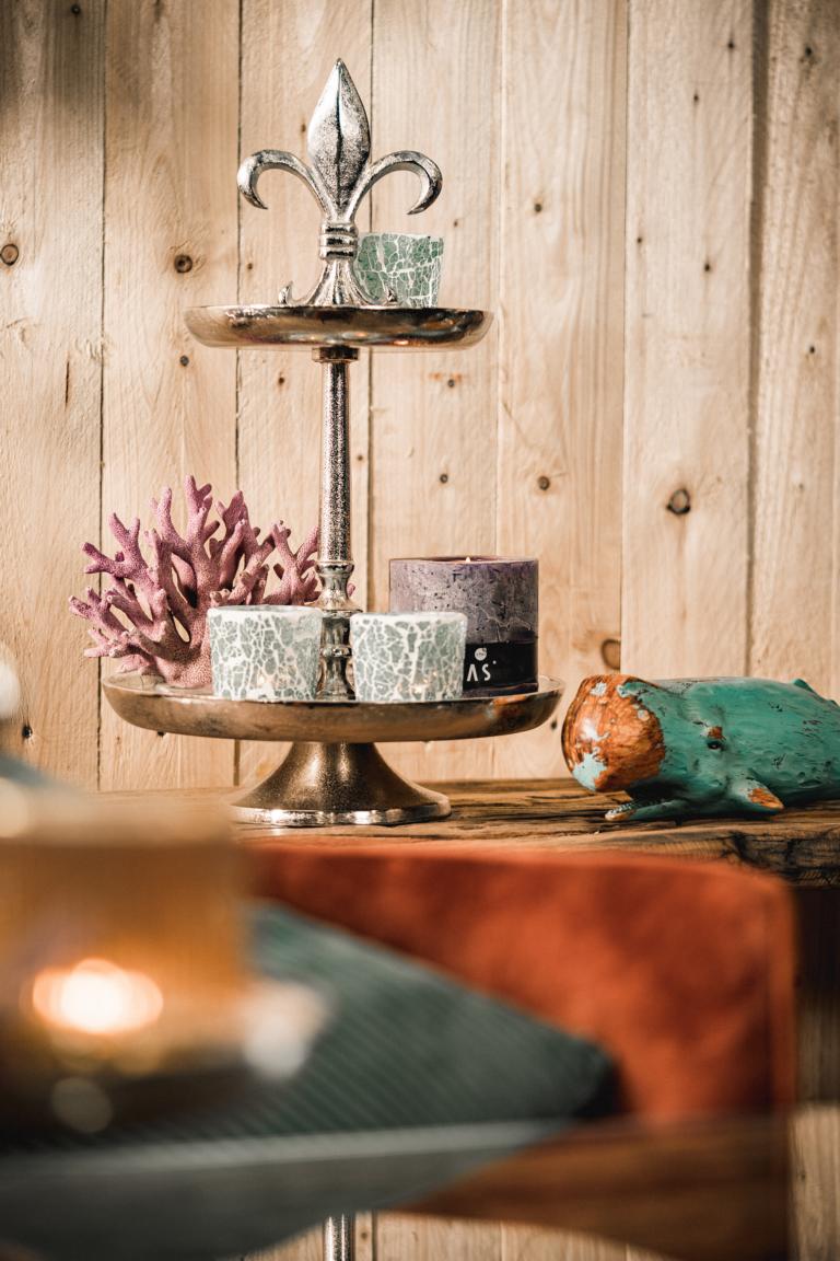 MN_Ambiente_20_09_2021-00034 Etagere Lilie Zweistöckig aus Metall in Silber