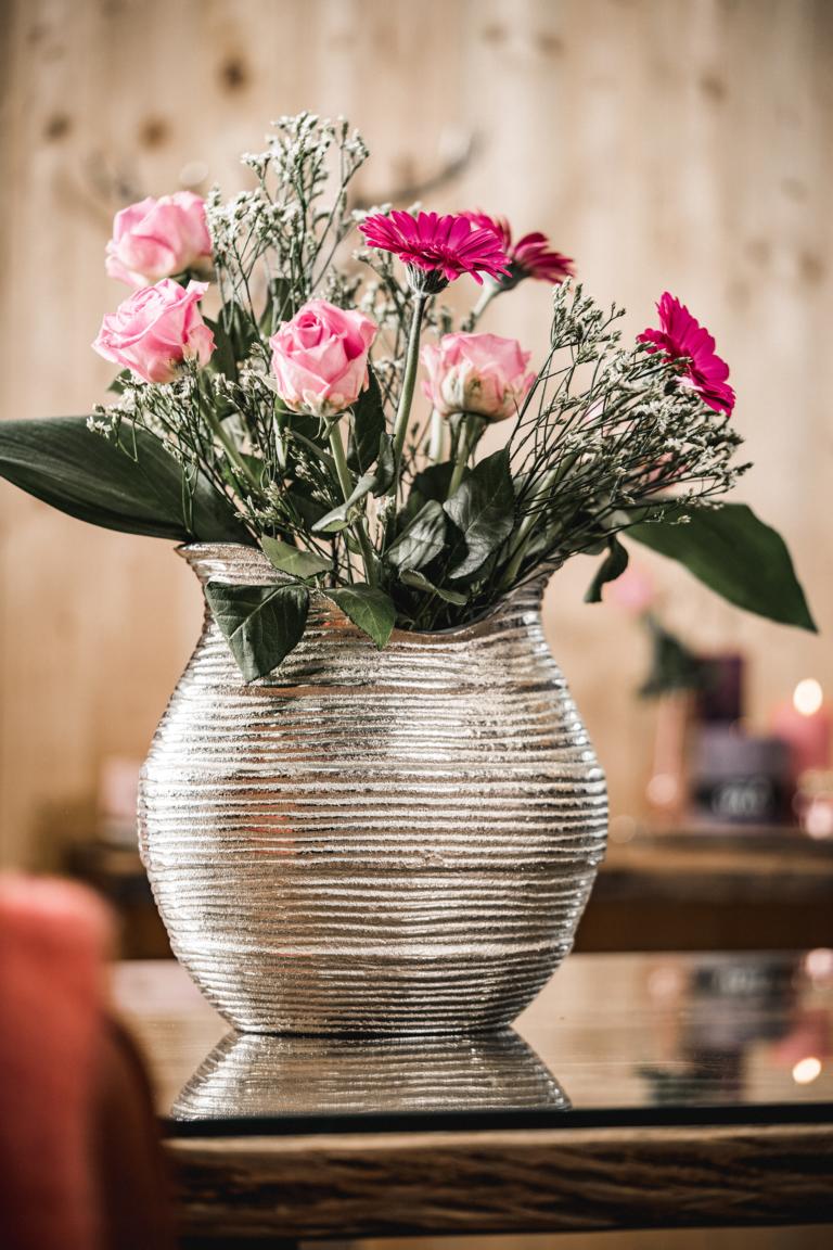 Bauchige Vase in Silber aus Metall