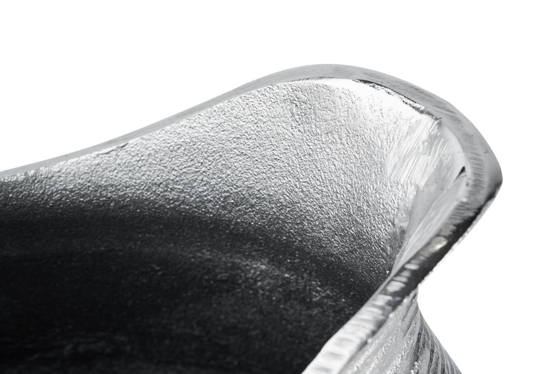 Vase-geriffelt-07 Bauchige Vase in Silber aus Metall