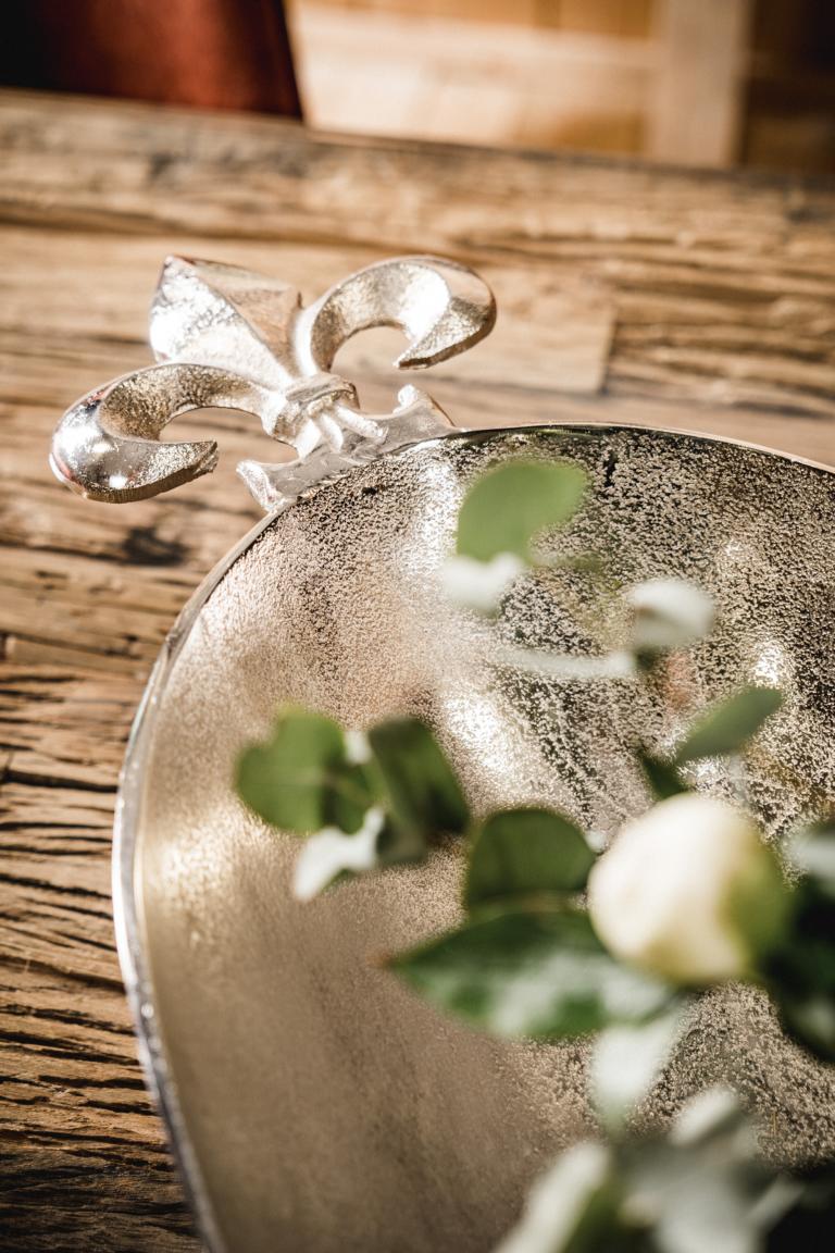MN_Ambiente_20_05_2021-00049 Schale Lilie oval tief in der Farbe Silber aus Metall