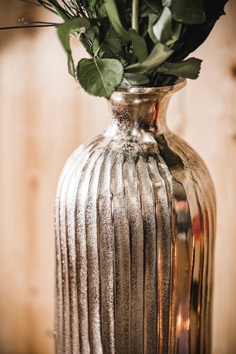 MN_Ambiente_20_09_2021-00024 Runde Vase in Silber aus Metall