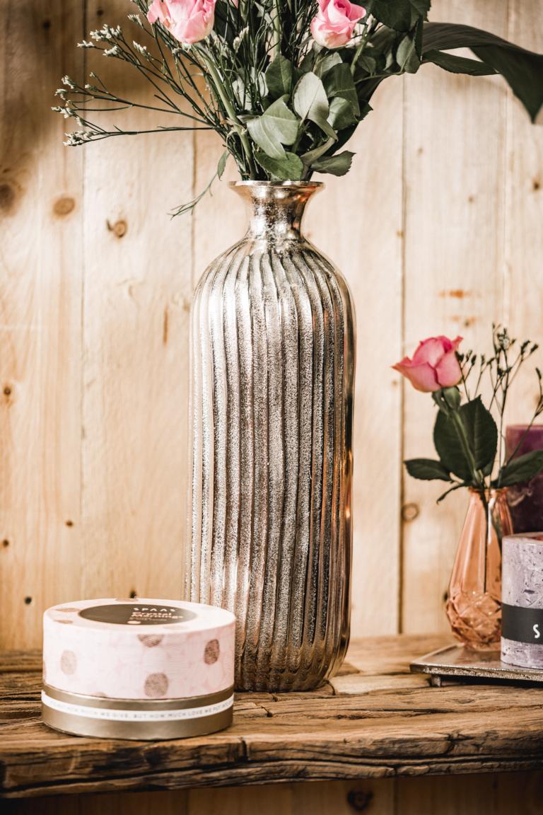 MN_Ambiente_20_09_2021-00023 Runde Vase in Silber aus Metall