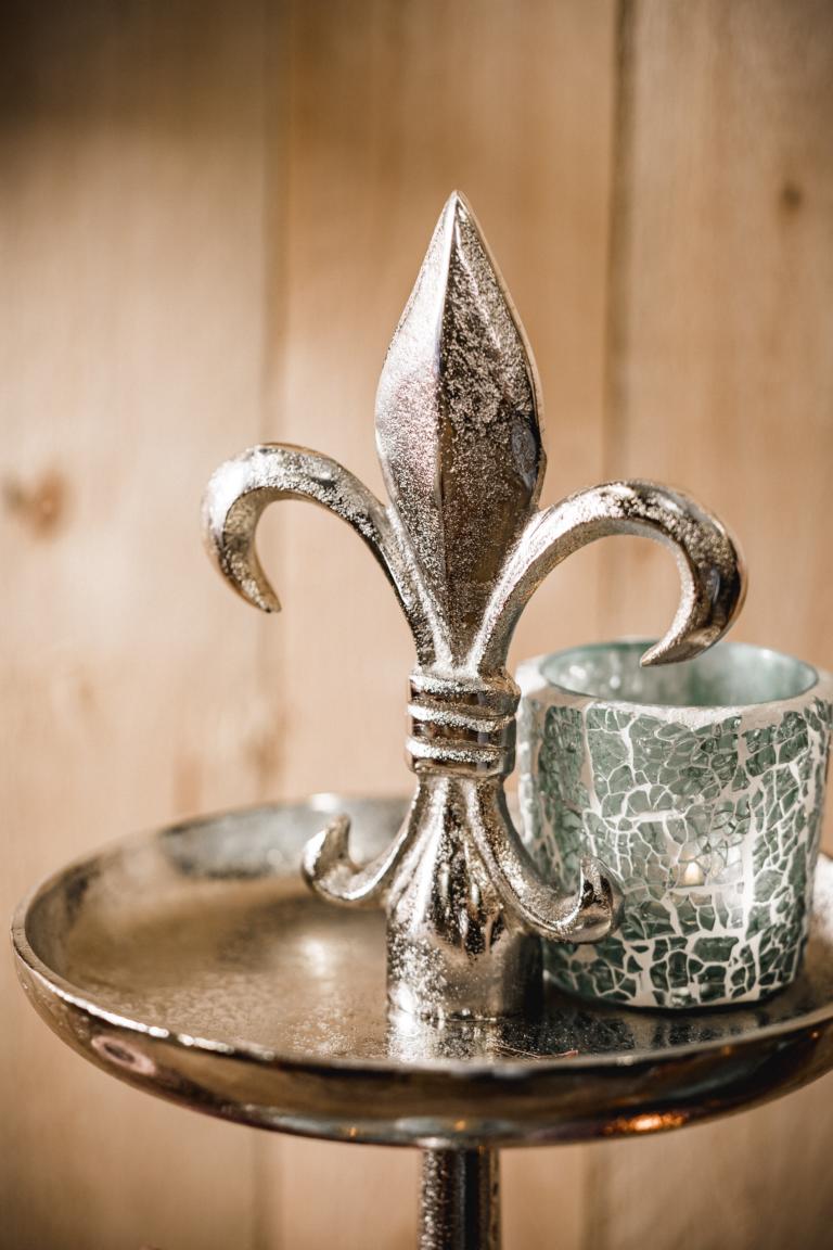 MN_Ambiente_20_09_2021-00049 Etagere Lilie Zweistöckig aus Metall in Silber