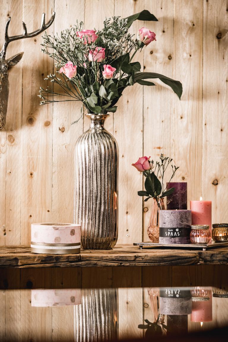 MN_Ambiente_20_09_2021-00022 Runde Vase in Silber aus Metall