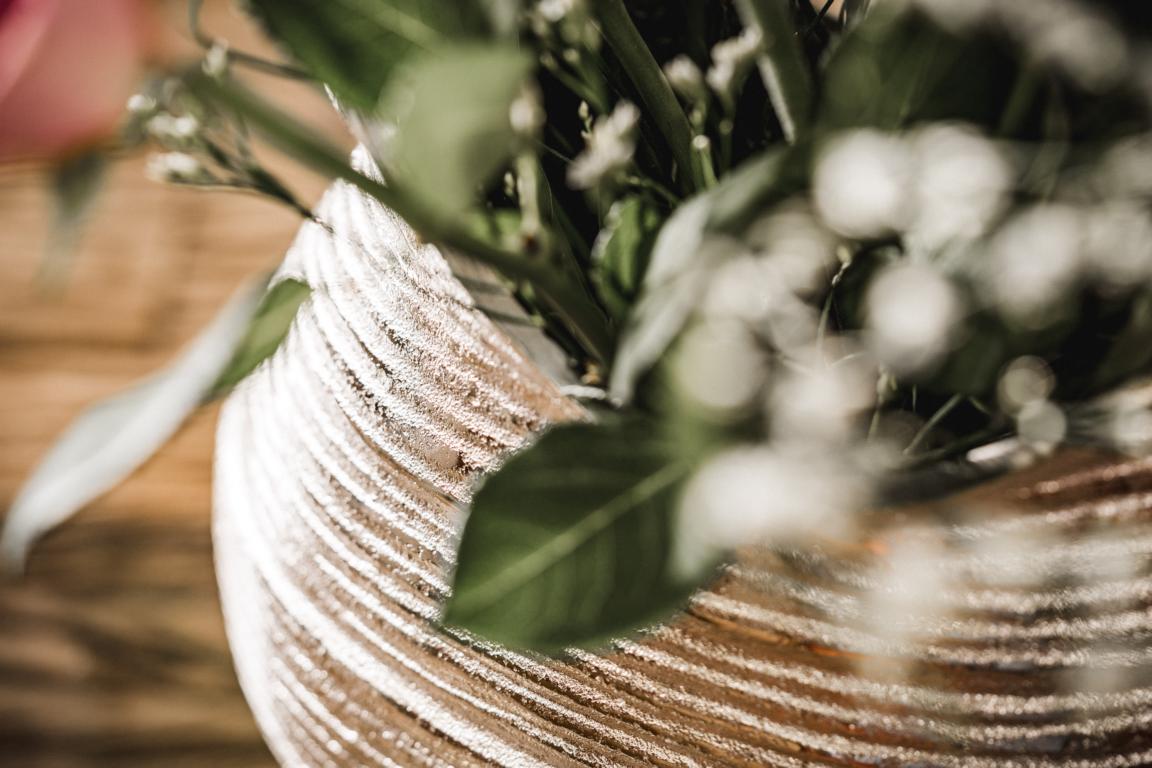 MN_Ambiente_20_09_2021-00031 Bauchige Vase in Silber aus Metall