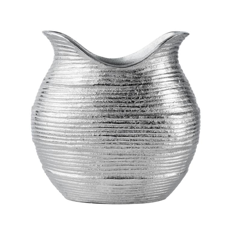 Vase-geriffelt-01 Bauchige Vase in Silber aus Metall
