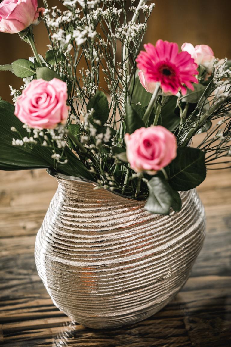 Bauchige Vase in Silber aus Metall