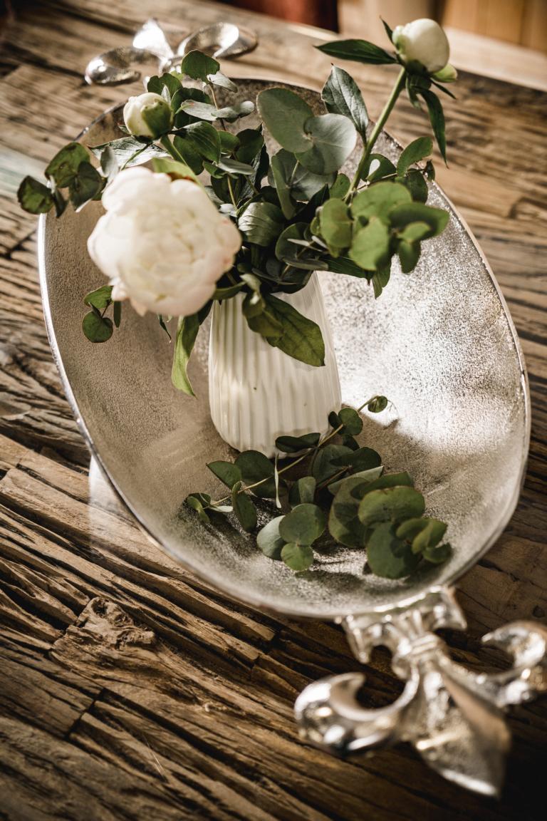 MN_Ambiente_20_05_2021-00050 Schale Lilie oval tief in der Farbe Silber aus Metall