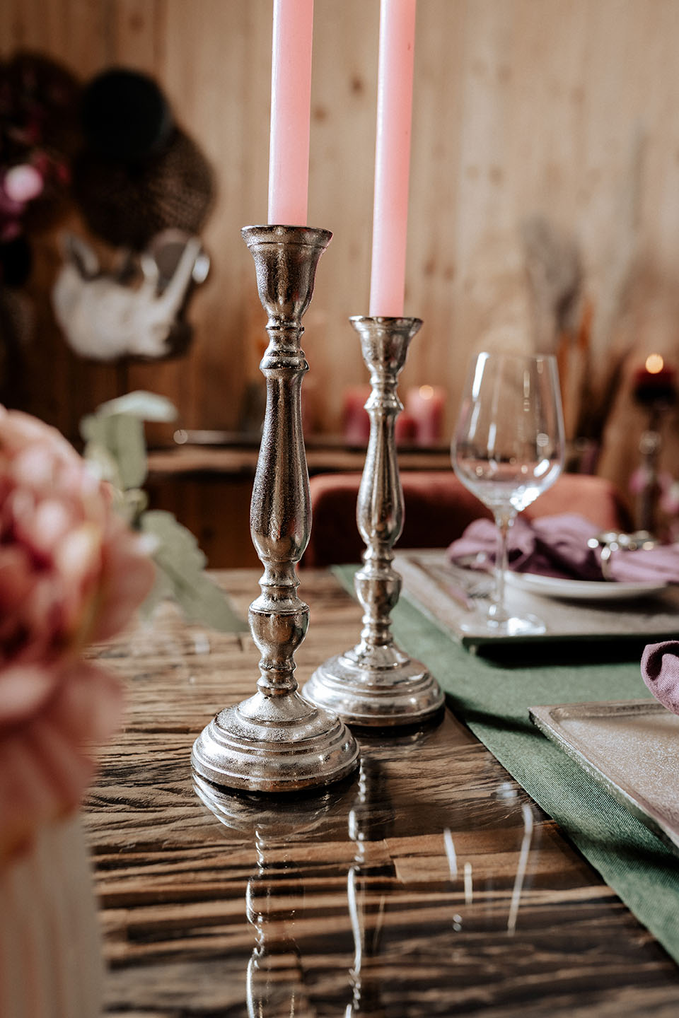KATHRIN_BARNETZKE_Noll-19112022-Ambiente-24 Kerzenständer Silber 2er Set aus Metall